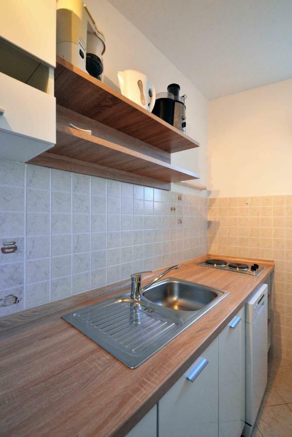 Apartmani Dora Murter Zewnętrze zdjęcie