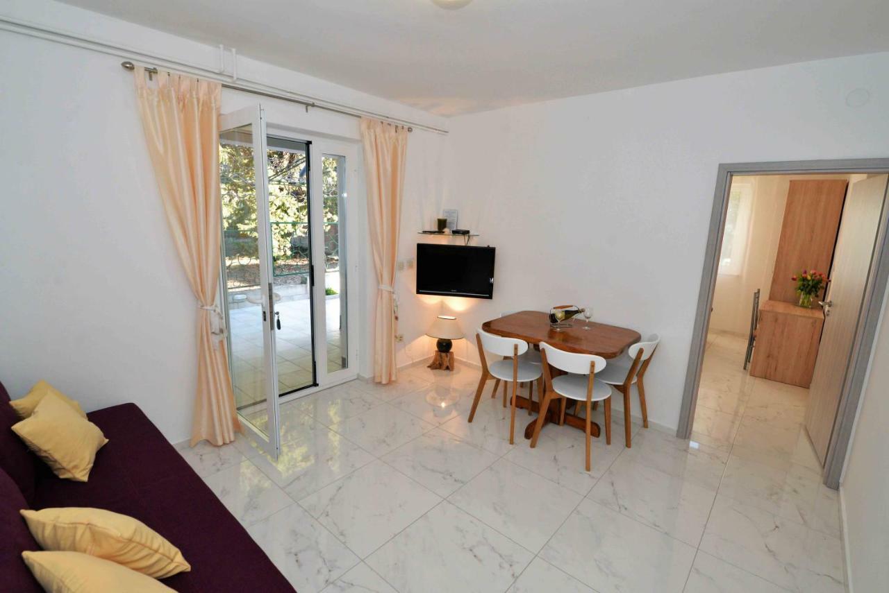 Apartmani Dora Murter Zewnętrze zdjęcie