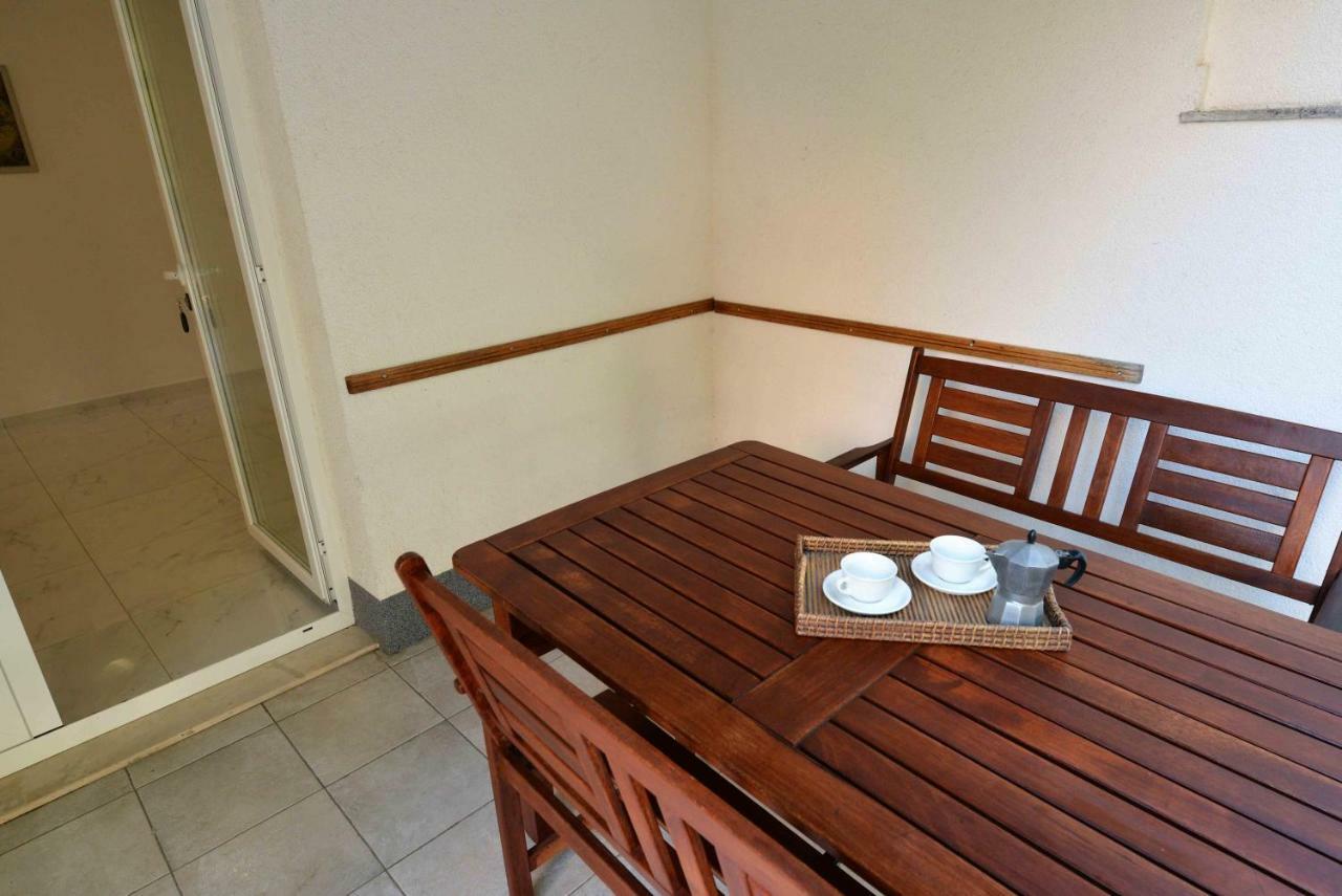 Apartmani Dora Murter Zewnętrze zdjęcie