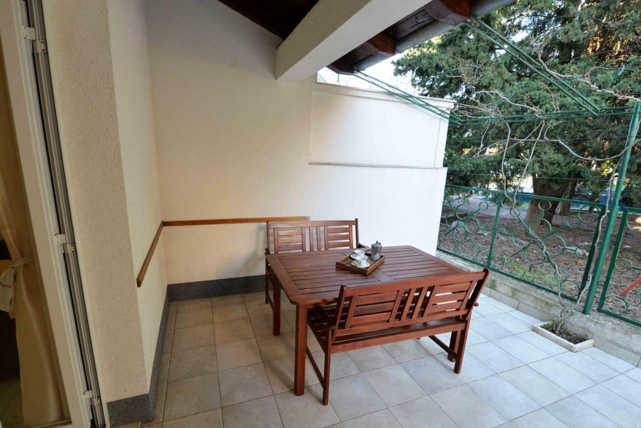 Apartmani Dora Murter Zewnętrze zdjęcie