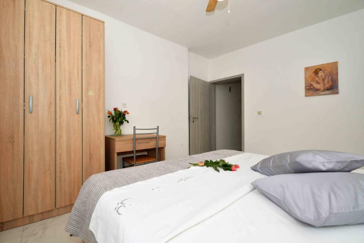 Apartmani Dora Murter Zewnętrze zdjęcie