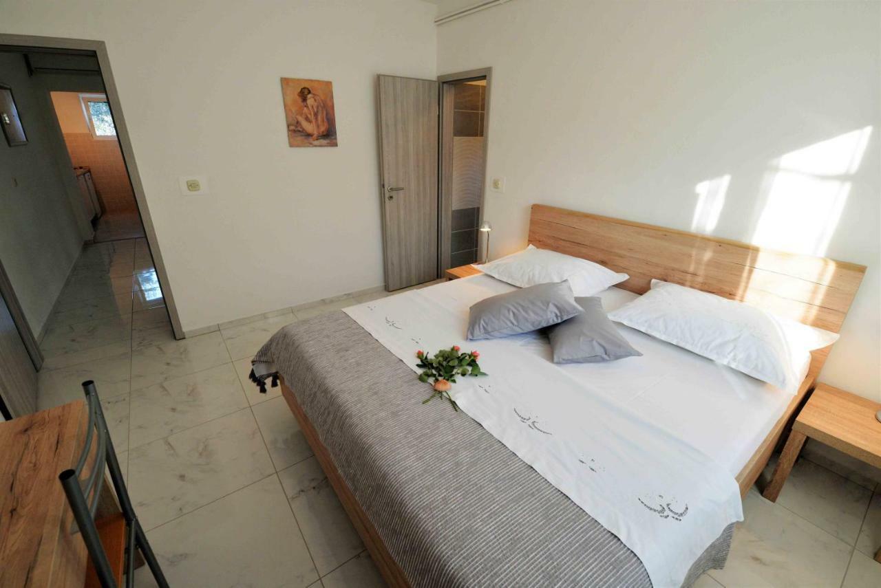 Apartmani Dora Murter Zewnętrze zdjęcie