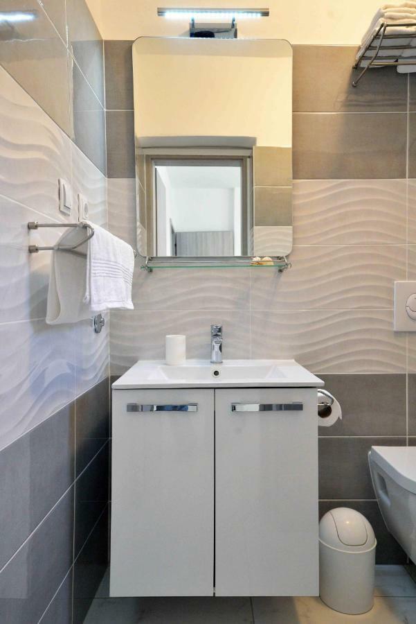Apartmani Dora Murter Zewnętrze zdjęcie