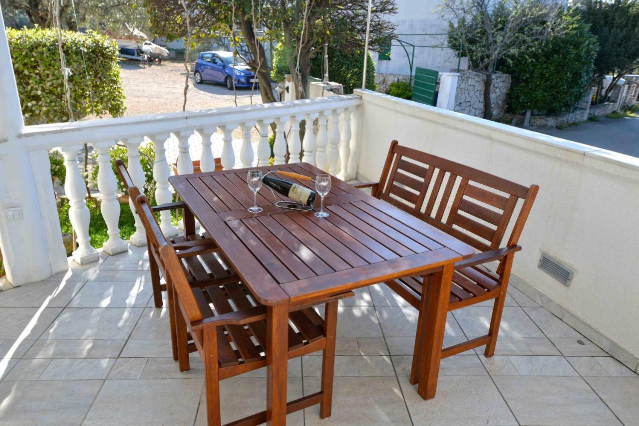 Apartmani Dora Murter Zewnętrze zdjęcie