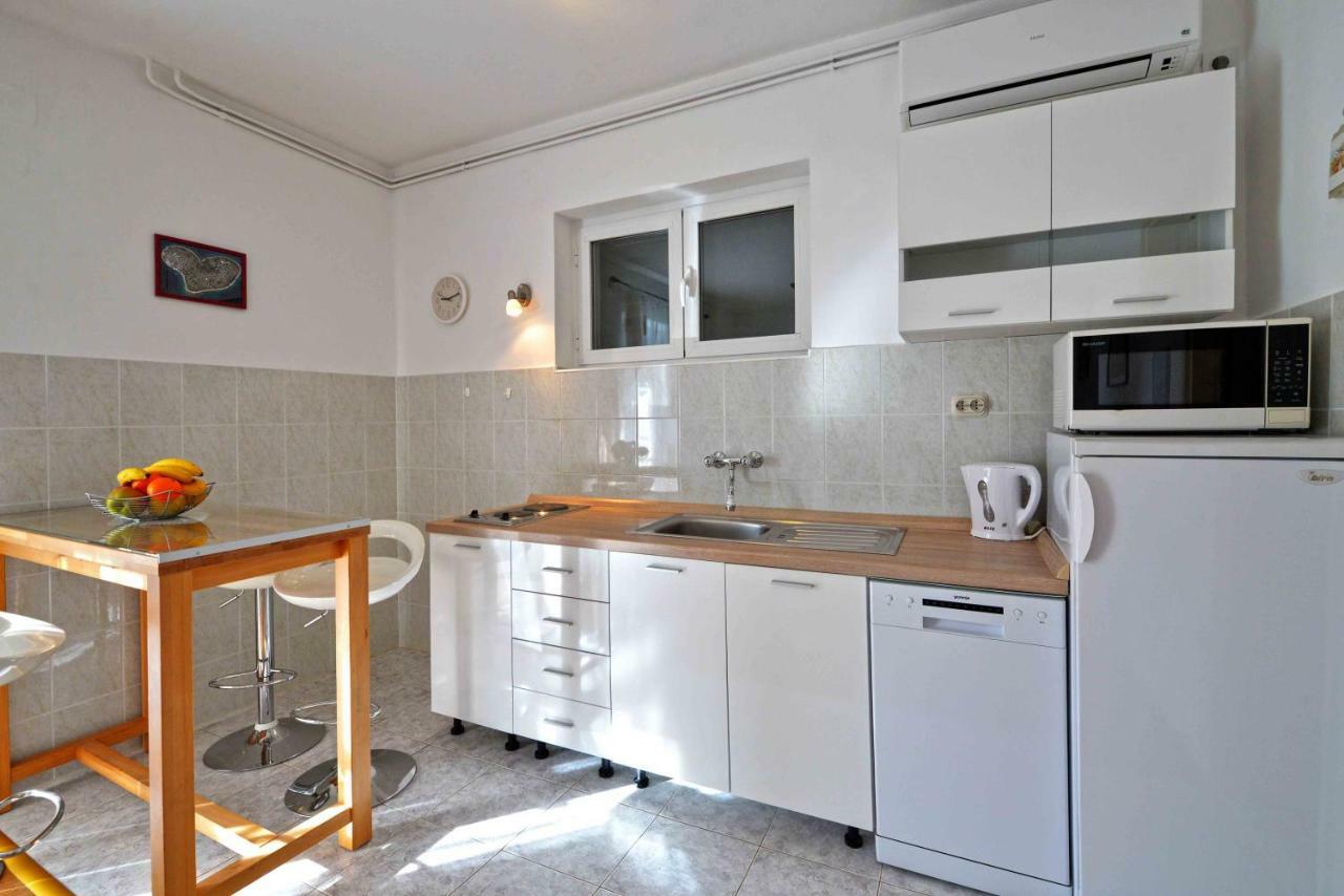 Apartmani Dora Murter Zewnętrze zdjęcie