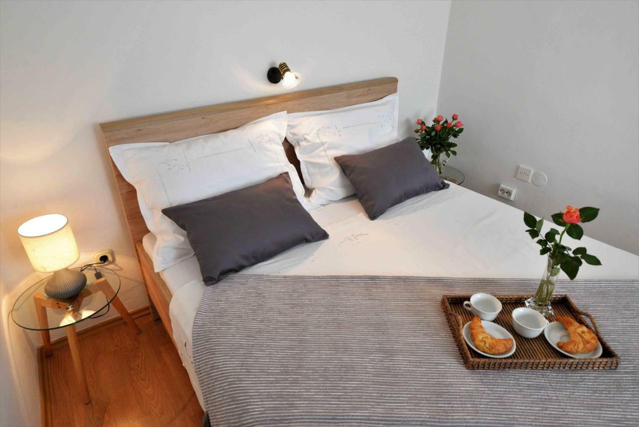 Apartmani Dora Murter Zewnętrze zdjęcie
