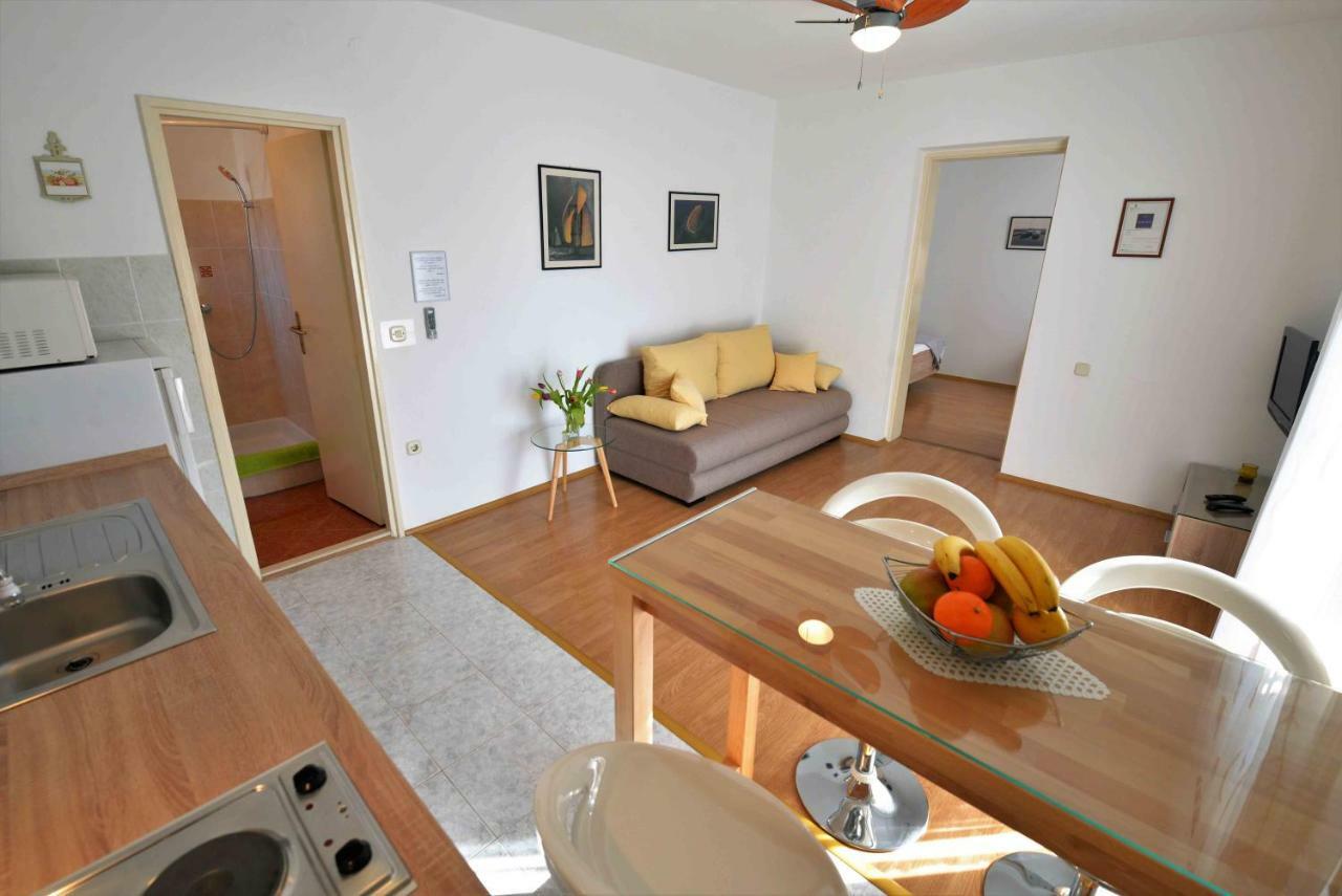Apartmani Dora Murter Zewnętrze zdjęcie