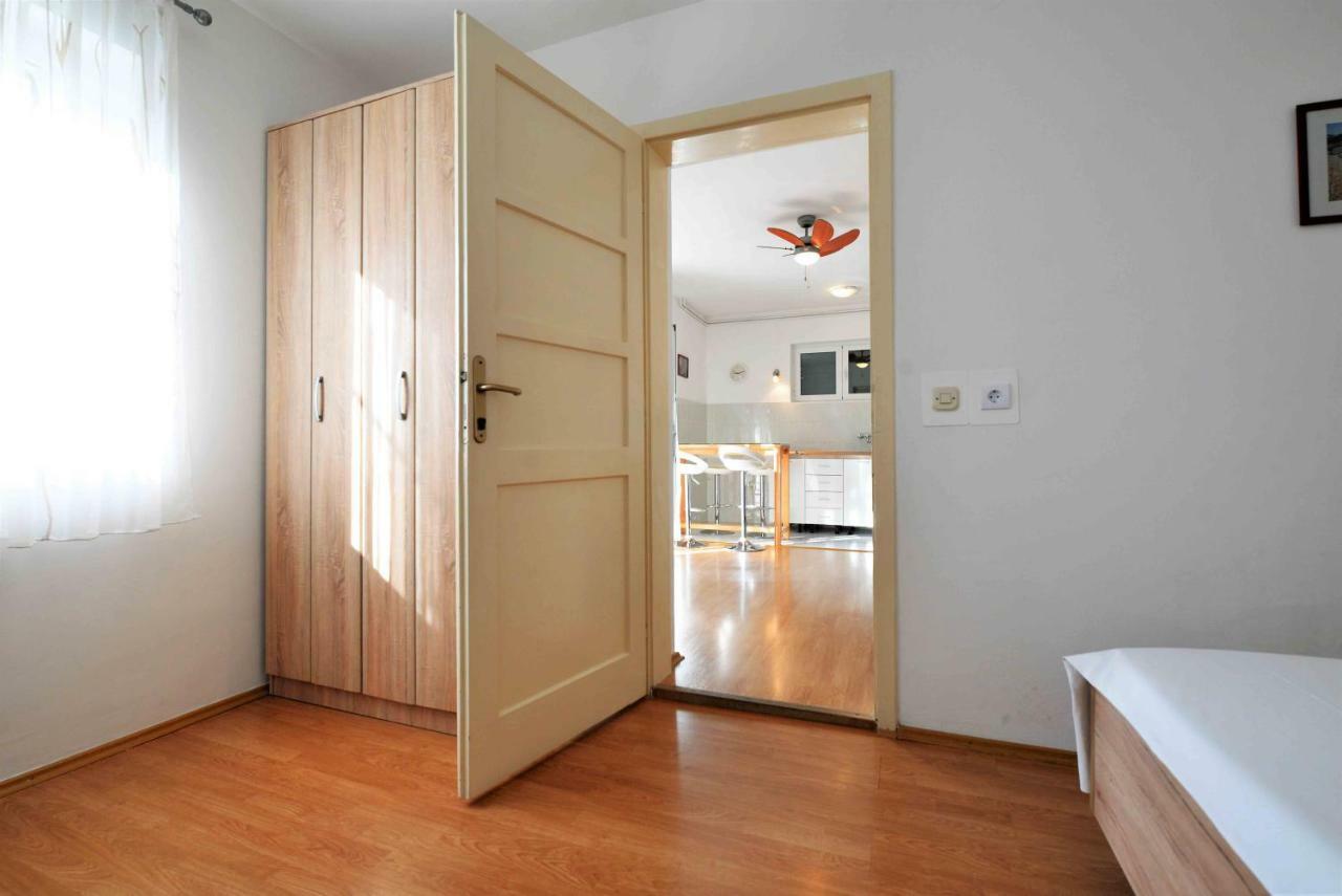 Apartmani Dora Murter Zewnętrze zdjęcie