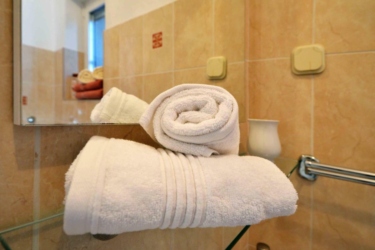 Apartmani Dora Murter Zewnętrze zdjęcie