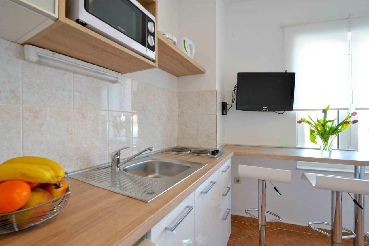 Apartmani Dora Murter Zewnętrze zdjęcie