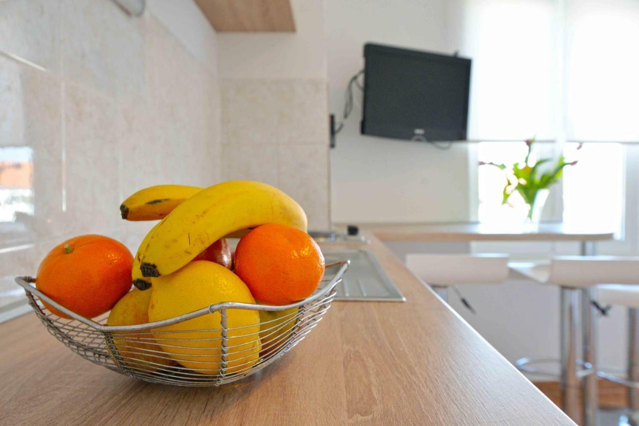 Apartmani Dora Murter Zewnętrze zdjęcie