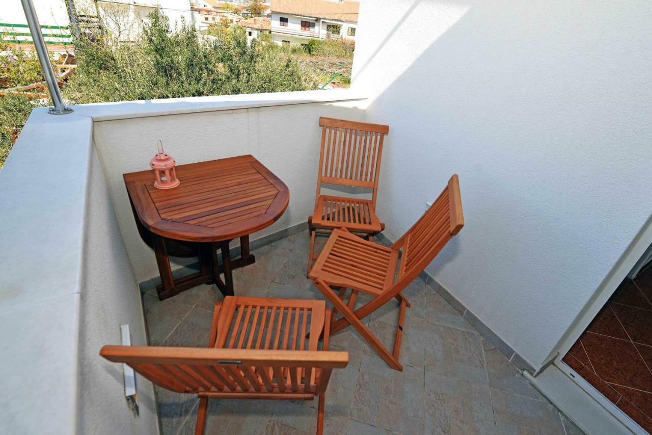 Apartmani Dora Murter Zewnętrze zdjęcie