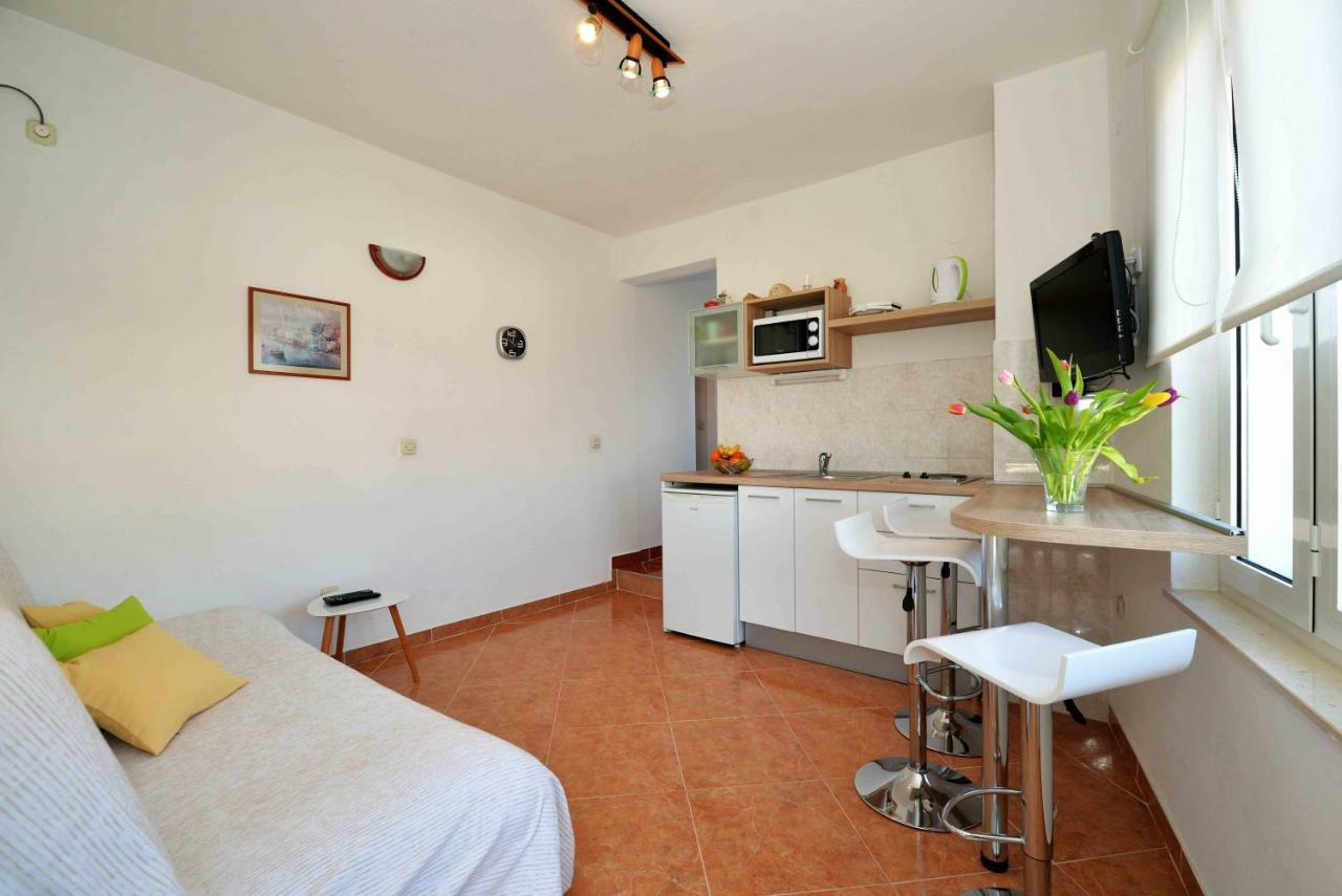 Apartmani Dora Murter Zewnętrze zdjęcie